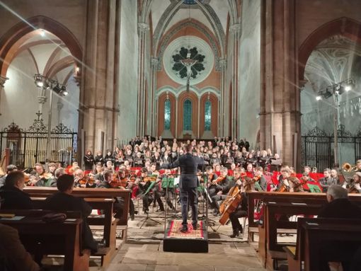 Concerto di Natale per chiusura di stagione per la Cappella Musicale del Sacro Monte Calvario Concerto di Natale per chiusura di stagione per la Cappella Musicale del Sacro Monte Calvario