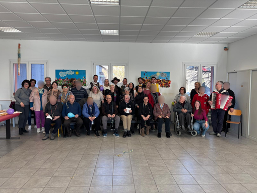 Carnevale di solidarietà e musica all'Alzheimer caffè dell'Ossola