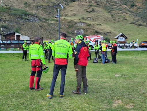 Frana al Città di Busto, il Soccorso Alpino regionale: "Scenario instabile, proseguono i distacchi" Frana al Città di Busto, il Soccorso Alpino regionale: "Scenario instabile, proseguono i distacchi"
