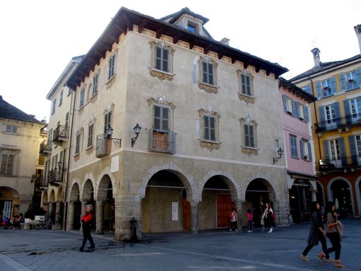 A Casa De Rodis una nuova mostra del pittore vigezzino Lorenzo Peretti A Casa De Rodis una nuova mostra del pittore vigezzino Lorenzo Peretti