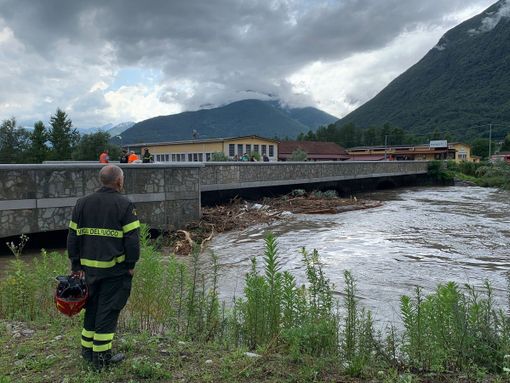 Formazza isolata per 4 frane, monitorato il ponte sul Toce al Pontetto FOTO E VIDEO