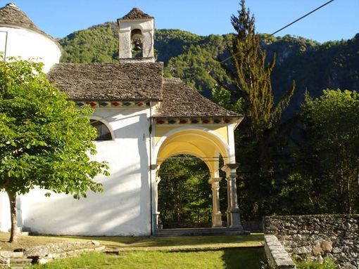 Bannio, tetto nuovo per il santuario della Madonna della Neve Bannio, tetto nuovo per il santuario della Madonna della Neve
