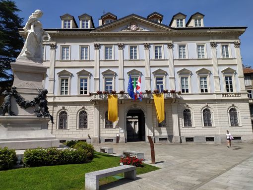 Divertimento, enogastronomia e musica con la Notte Gialla domese Divertimento, enogastronomia e musica con la Notte Gialla domese