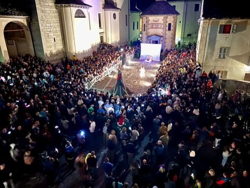La Festa delle Streghe di Craveggia fa il pieno di visitatori FOTO La Festa delle Streghe di Craveggia fa il pieno di visitatori FOTO