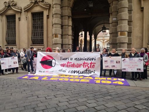 "Fuori gli antiabortisti dai consultori", bagarre in Consiglio Regionale VIDEO e FOTO "Fuori gli antiabortisti dai consultori", bagarre in Consiglio Regionale VIDEO e FOTO