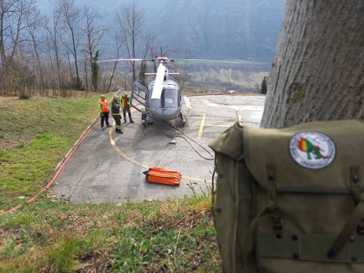 Si lavora alla bonifica dopo l'incendio di Colloro FOTO E VIDEO Si lavora alla bonifica dopo l'incendio di Colloro FOTO E VIDEO