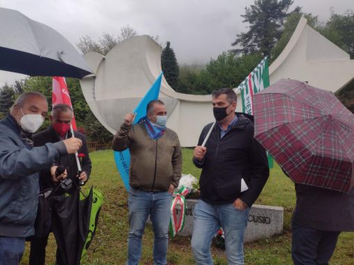 Festa dei Lavoratori ad Omegna, i sindacati: "Preoccupati dai licenziamenti e dal settore turistico" FOTO E VIDEO Festa dei Lavoratori ad Omegna, i sindacati: "Preoccupati dai licenziamenti e dal settore turistico" FOTO E VIDEO