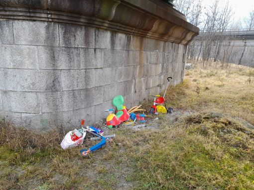 Rifiuti abbandonati a Vogogna, lo sfogo del sindaco