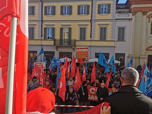 Successo per lo sciopero Cgil e Uil: anche gli studenti in piazza Successo per lo sciopero Cgil e Uil: anche gli studenti in piazza