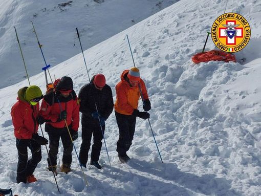 Valanghe, il Soccorso Alpino di Varese si esercita in Val Formazza FOTO Valanghe, il Soccorso Alpino di Varese si esercita in Val Formazza FOTO