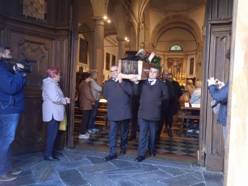 In tantri per l'estremo saluto a Franca Olmi