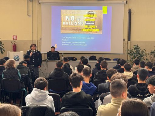 Bullismo e cyberbullismo: la polizia incontra gli studenti del Vco
