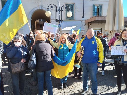 Da tutto il Vco in piazza Ranzoni a Intra per dire no alla guerra in Ucraina. FOTO Da tutto il Vco in piazza Ranzoni a Intra per dire no alla guerra in Ucraina. FOTO