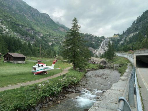 Operaio cade nel vuoto precipitando dalla galleria Sotto Frua: è grave VIDEO