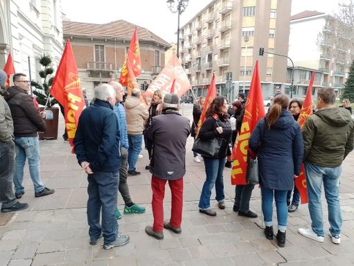 La richiesta del M5S: &quot;Un fondo da 10,5 milioni di euro per sostenere i lavoratori disoccupati o in cassa integrazione&quot;