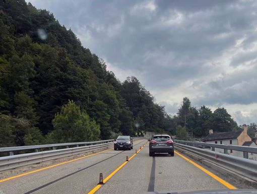 Tolti i semafori al viadotto di Gagnone, si torna a percorrere la strada a doppio senso Tolti i semafori al viadotto di Gagnone, si torna a percorrere la strada a doppio senso