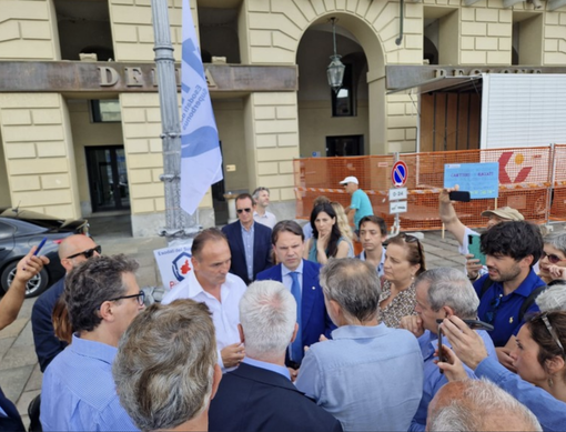 Regione, Cirio e l’assessore Tronzano incontrano gli esodati del superbonus Regione, Cirio e l’assessore Tronzano incontrano gli esodati del superbonus