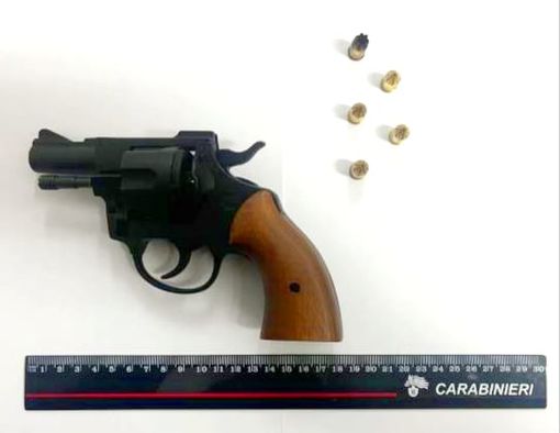 Villadossola, uomo entra in comune e minaccia una dipendente con una pistola