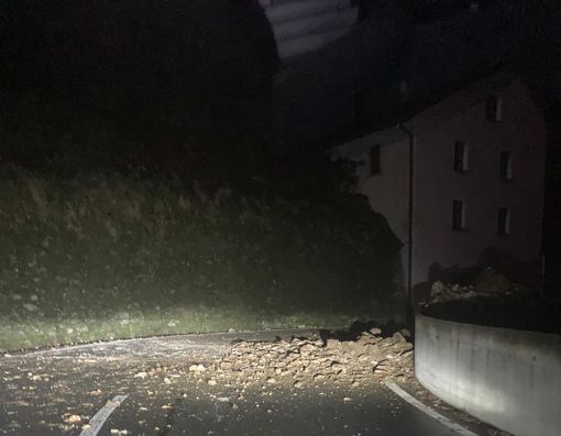 Frana nelle Centovalli, interrotto  il collegamento stradale tra Ossola e Canton Ticino