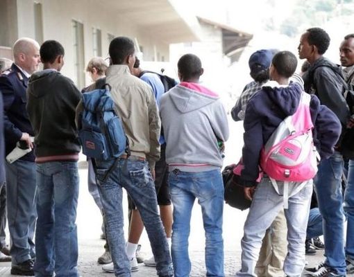 Nuovi migranti in arrivo nel Vco? Presidenti dei Ciss e vicari della diocesi convocati in Prefettura Nuovi migranti in arrivo nel Vco? Presidenti dei Ciss e vicari della diocesi convocati in Prefettura