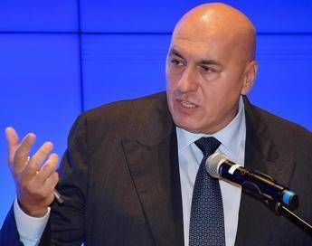 Ucraina, Crosetto: "Italiani insospettabili corrotti dalla Russia"