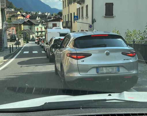 Semaforo tra Baceno e Crodo: lunghe code per chi scende da Devero e Formazza Semaforo tra Baceno e Crodo: lunghe code per chi scende da Devero e Formazza