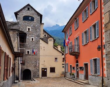 "Varsc Art" alla torre medievale di Varzo "Varsc Art" alla torre medievale di Varzo