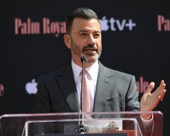 Jimmy Kimmel rinnova il contratto con Abc: "Fino al 2027 o alla fine del mondo"