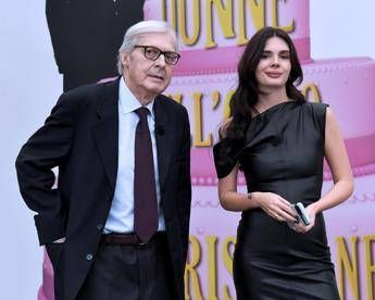 Caso Sgarbi, la figlia Evelina torna oggi a Verissimo: gli ultimi sviluppi Caso Sgarbi, la figlia Evelina torna oggi a Verissimo: gli ultimi sviluppi