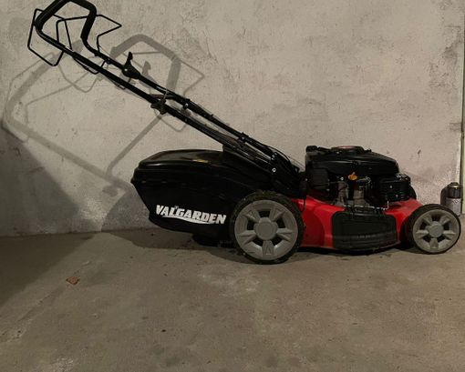 Rubato il tosaerba dalla sede del Coro Valdossola: i coristi scrivono al ladro Rubato il tosaerba dalla sede del Coro Valdossola: i coristi scrivono al ladro