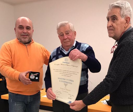 Anap Confartigianato, diploma e onorificenza al crevolese Eugenio Pirazzi Anap Confartigianato, diploma e onorificenza al crevolese Eugenio Pirazzi