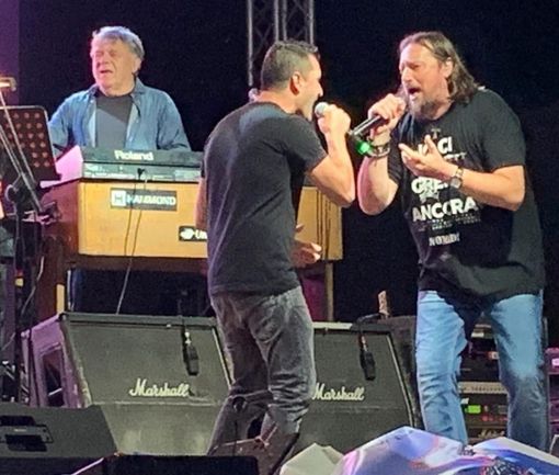 Nomadi in concerto a Domobianca, ospite il Cantante della Solidarietà