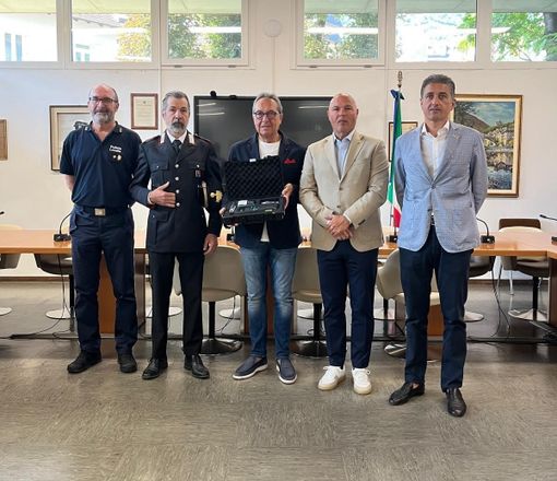 Sicurezza stradale, il Lions Club dona un etilometro alle forze dell'ordine di Villadossola
