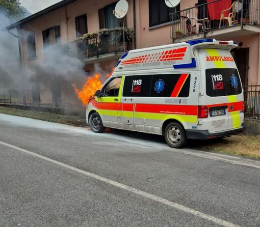 Ambulanza distrutta dall'incendio: il corpo volontari Valle Divedro al lavoro per trovare un nuovo mezzo