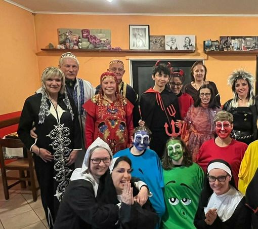 Divertimento e solidarietà: riuscita la "cena del regalo riciclato"