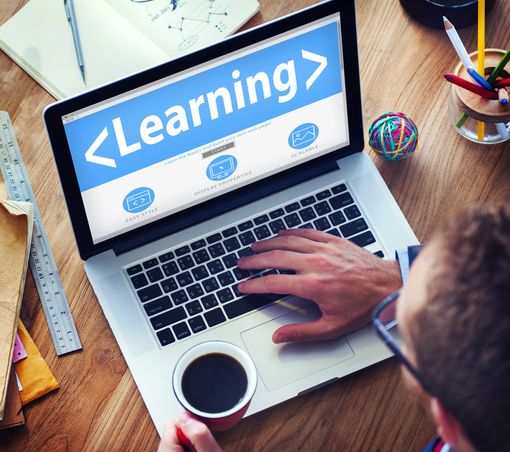 Superare l'ansia da riqualificazione: consigli psicologici per chi torna a studiare dopo anni