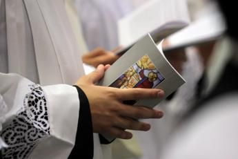 Chiesa dice sì a gay in seminario: &quot;Ma devono essere casti&quot;