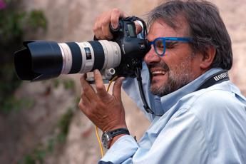 Addio a Oliviero Toscani, il fotografo provocatore aveva 82 anni