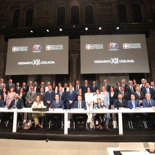 Alle Ogr si insedia il Consiglio Regionale Cirio bis: l'anguria pro-Palestina tra i banchi con AVS FOTO