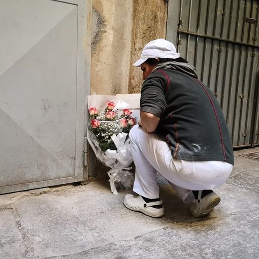 Ciao piccola, ora gioca felice con gli altri angeli&quot;: un mazzo di rose per Fatima, morta a 3 anni FOTO E VIDEO