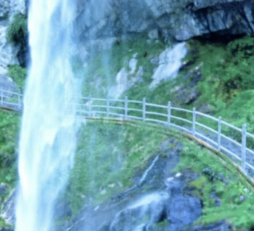 Antrona, chiusa la passerella del giro lago
