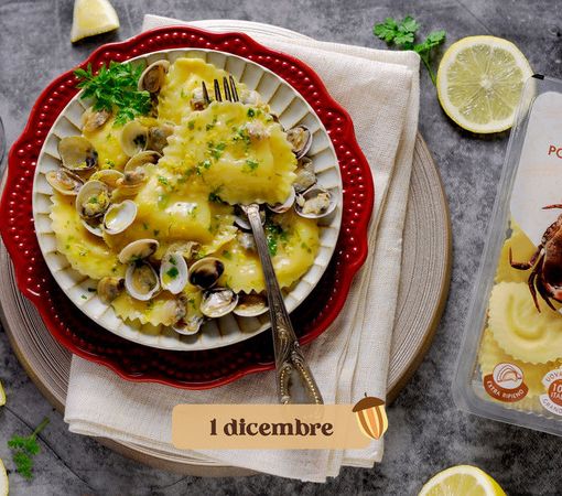 Sotto la prima casellina c'è la ricetta dei Granpanzerotti Gamberi e polpa di Granchio con vongole e salsa al limone. In coda all'articolo, il calendario dell'Avvento 2021 e tre scatti delle tre generazioni della &quot;famiglia Scoiattolo&quot;