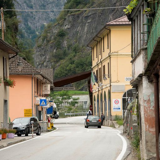 Le famiglie divise dal confine scrivono a Di Maio e Sperenza: ''Abolite la quarantena''