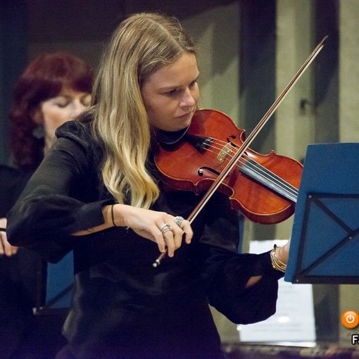 Un successo il concerto di Laura Marzadori, domani l’esposizione delle pergamene FOTO E VIDEO