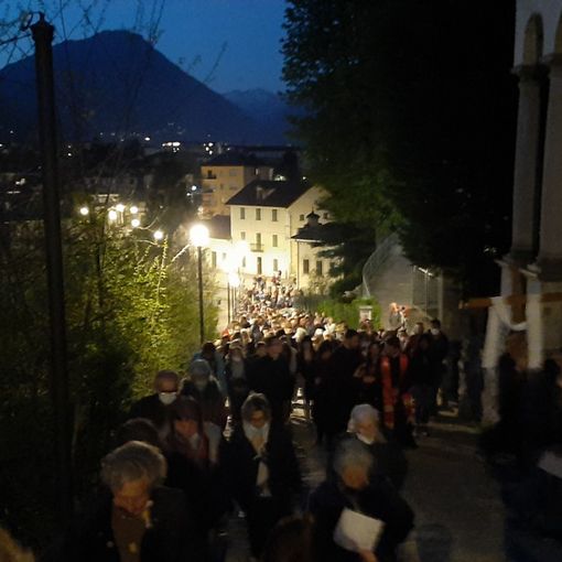 Dopo due anni al Calvario è tornata la processione del Venerdì Santo FOTO