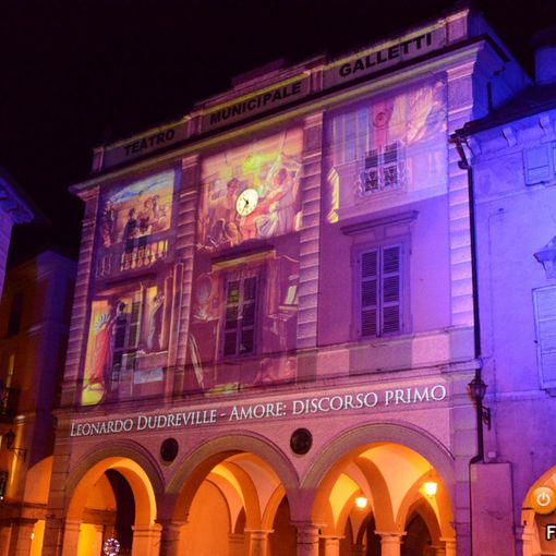 Ultima serata per l'affresco di luce su Teatro Galletti