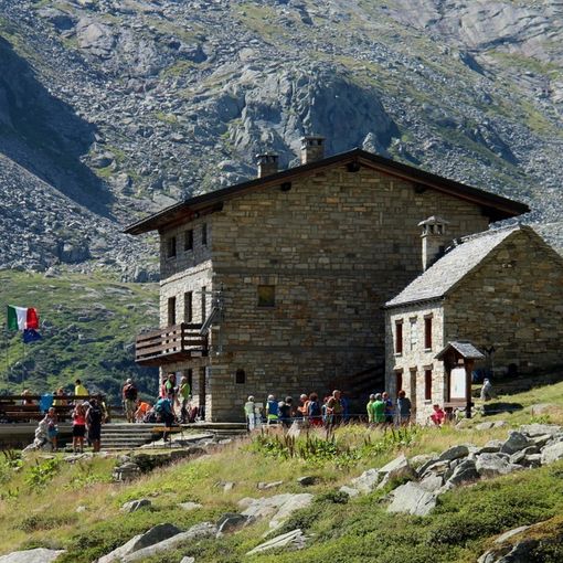 Si sale al rifugio Andolla per la tradizionale festa di settembre
