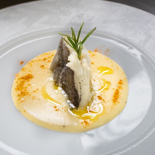 Filetto di merluzzo in oliocottura con crema di patate e curcuma