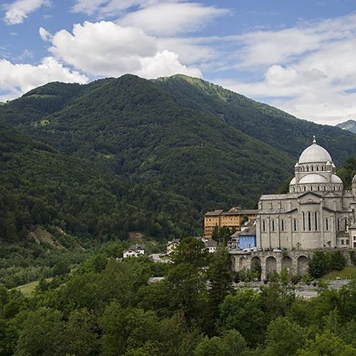 Centenario della basilica di Re, una rosa d'oro per la Madonna del Sangue