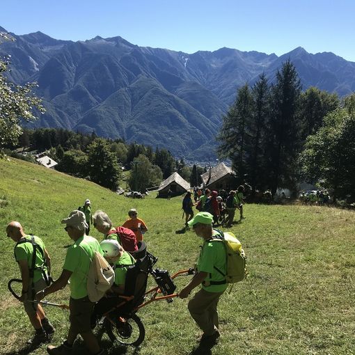 Centinania di persone alla festa nazionale dell'escursionismo inclusivo FOTO E VIDEO